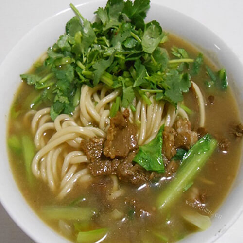 鲜嫩可口的牛肉生汆面