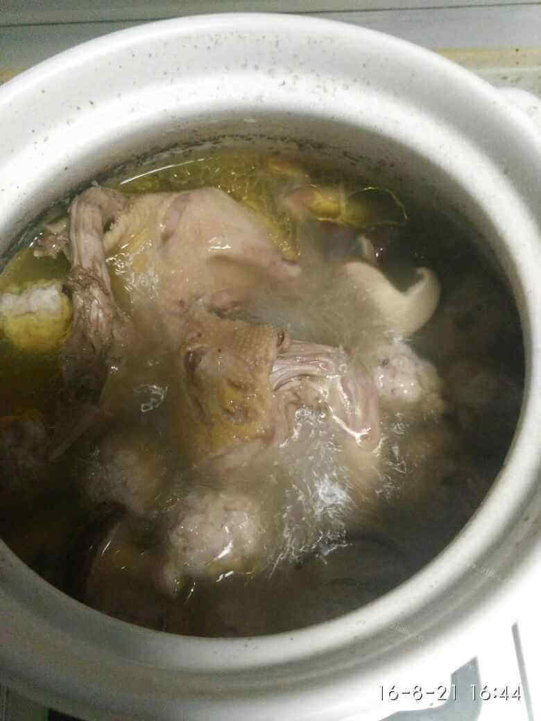 好吃的鸽子香菇肉丸汤做法图解6)