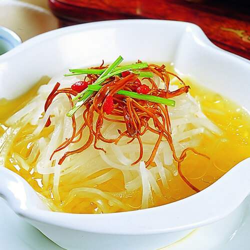 美味的海参鲍鱼煲竹丝鸡汤