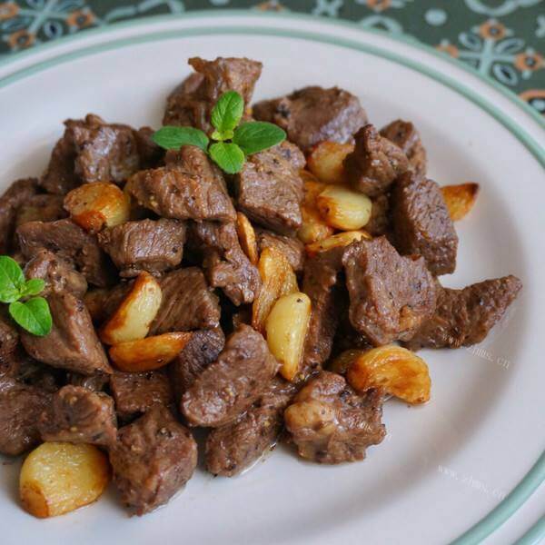 美味的百合炒牛肉粒