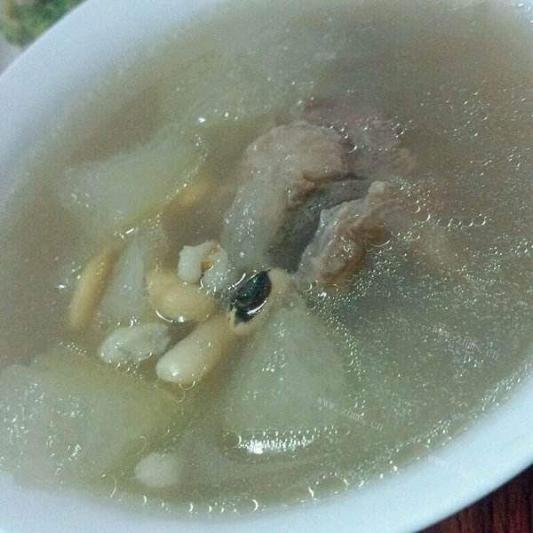 鲜美的龙骨薏米冬瓜汤 