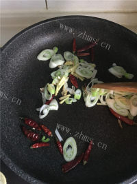 美味的香辣红烧牛蹄筋 做法图解2)