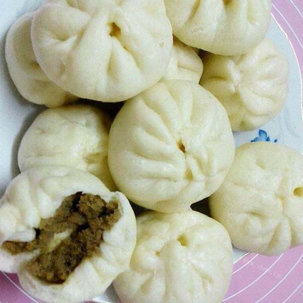 美味的绿豆蓉包子