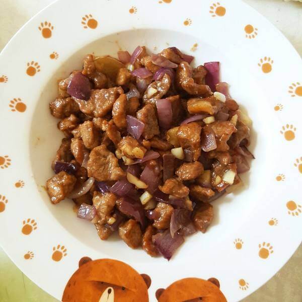 美味的百合炒牛肉粒