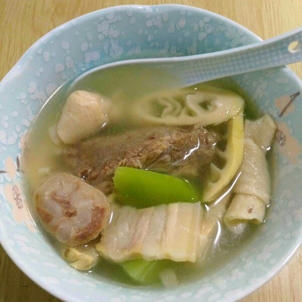 清甜的排骨莴苣汤