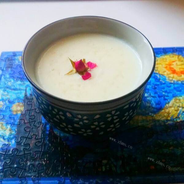 美容养颜的芝麻枸杞靓肤豆浆
