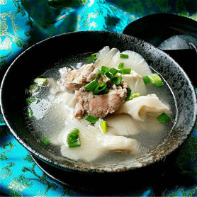 自制排骨白菜豆腐汤