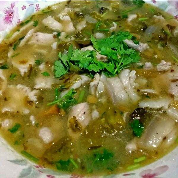 美味的营养杂菇肉片汤