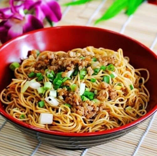 美味的荞麦担担面
