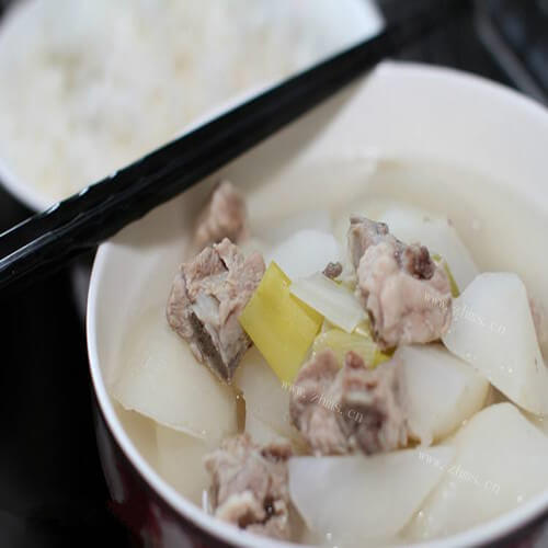 美味的白萝卜煲鸭肉 