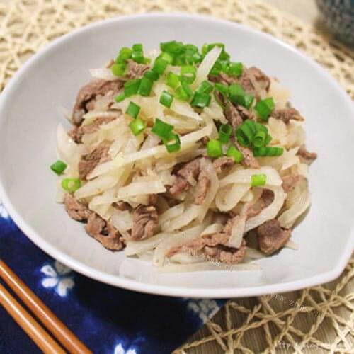 可口的肉丝炒萝卜