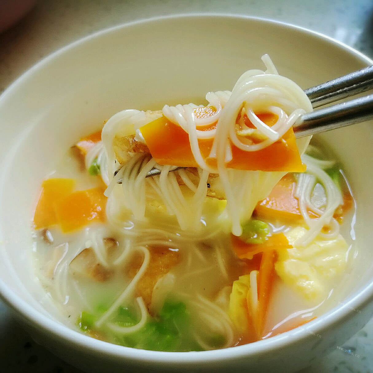 超级美味的鲫鱼豆腐宝宝面