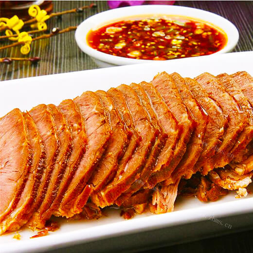 美味的清炖骆驼肉