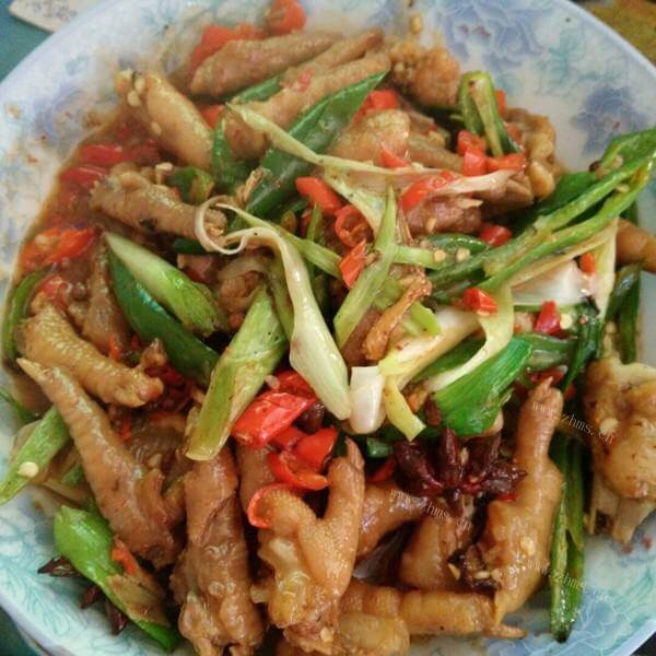 美味的辣椒爆凤爪