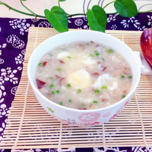 美味的香菇肉沫粥