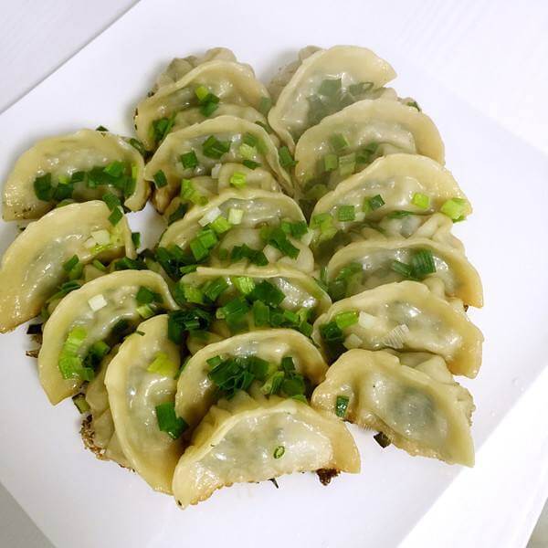 鲜美的荠菜腐皮包
