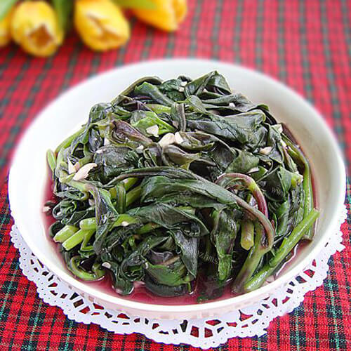 美味的清炒紫背菜