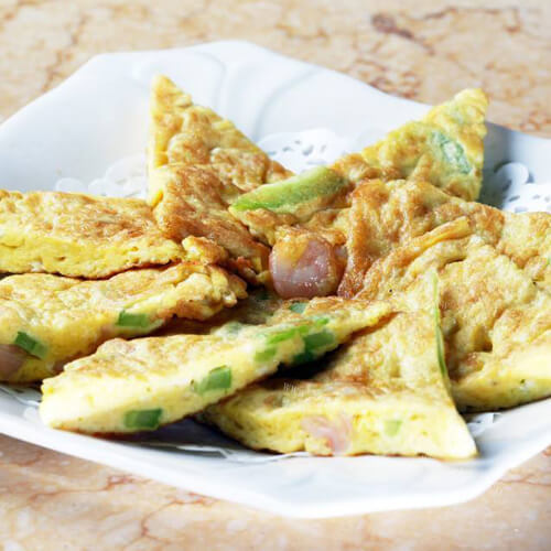 美味的虾仁鸡蛋酸菜饼