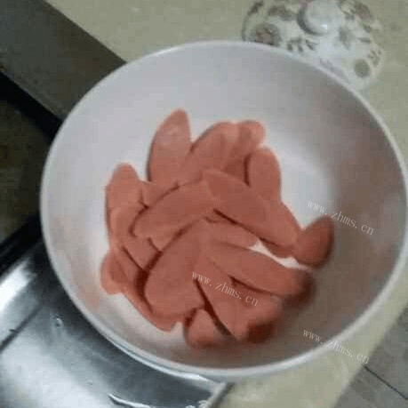 家常菜火腿肠炒黄瓜做法图解2)