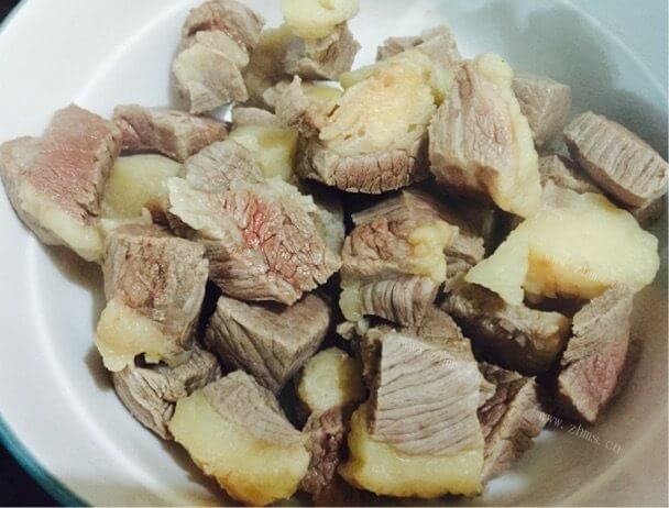 家常番茄土豆炖牛腩做法图解3)