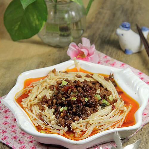 可口的鱼香肉沫金针菇