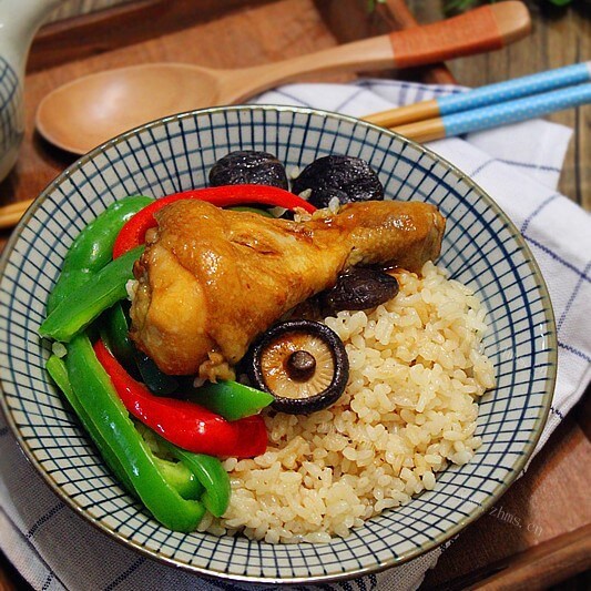 鸡腿香菇煲仔饭