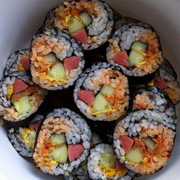 自制鸡蛋辣白菜寿司
