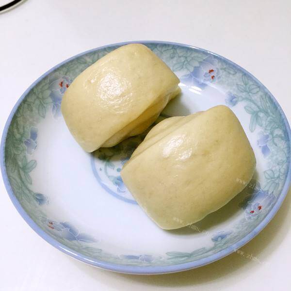美味的牛奶全麦馒头