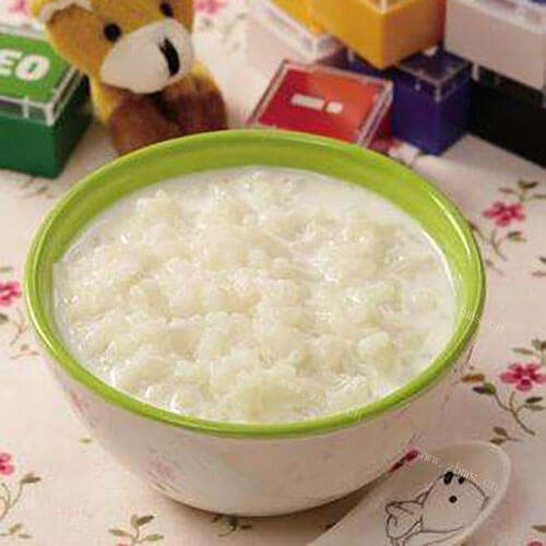 美味的牛奶煮米饭