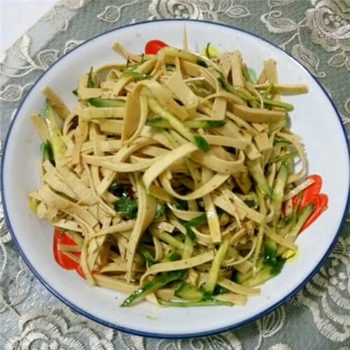 好吃凉拌黄瓜豆皮胡萝
