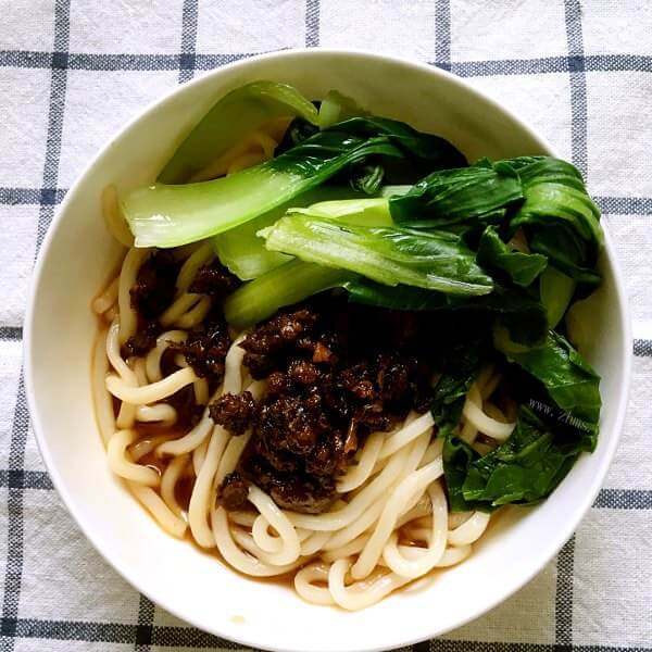 美味的油菜担担面