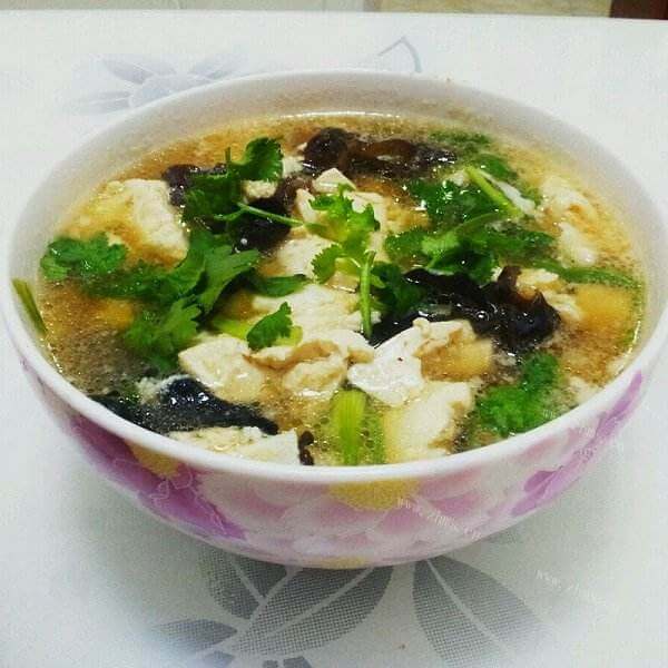 营养鲫鱼豆腐芫荽汤