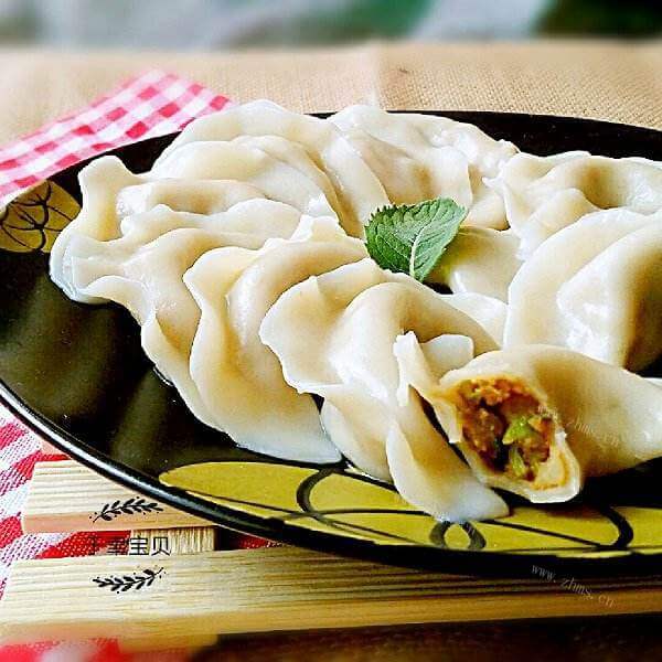 好吃的芹菜木耳猪肉饺子
