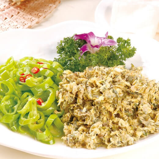 美味槐花鸡蛋饼