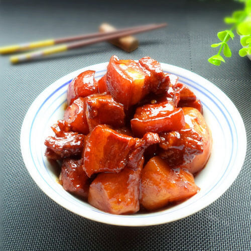 自制家常土豆红烧肉 