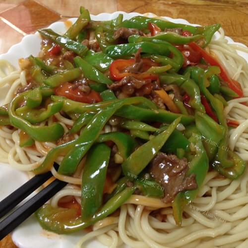 美味的西红柿鸡蛋豆角拌面