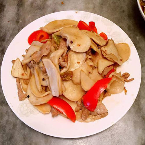 美味的肉片烧杏鲍菇