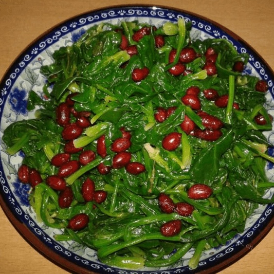 自创果仁菠菜