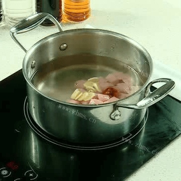 美味的苹果瘦肉汤做法图解3)