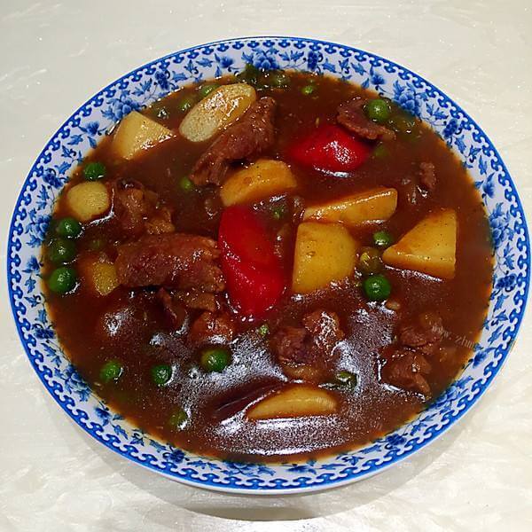 美味的开胃土豆胡萝卜炖牛肉