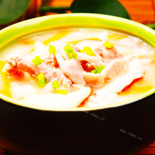美味的香菇鸭肉 