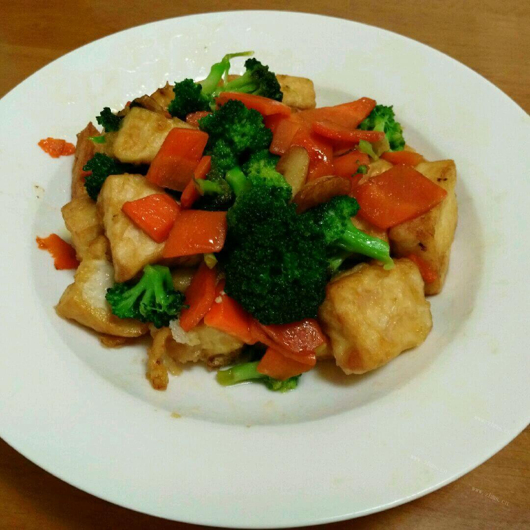 美味可口的胡萝卜烧西兰花