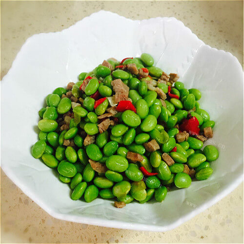 美味的青碗豆炒肉丁