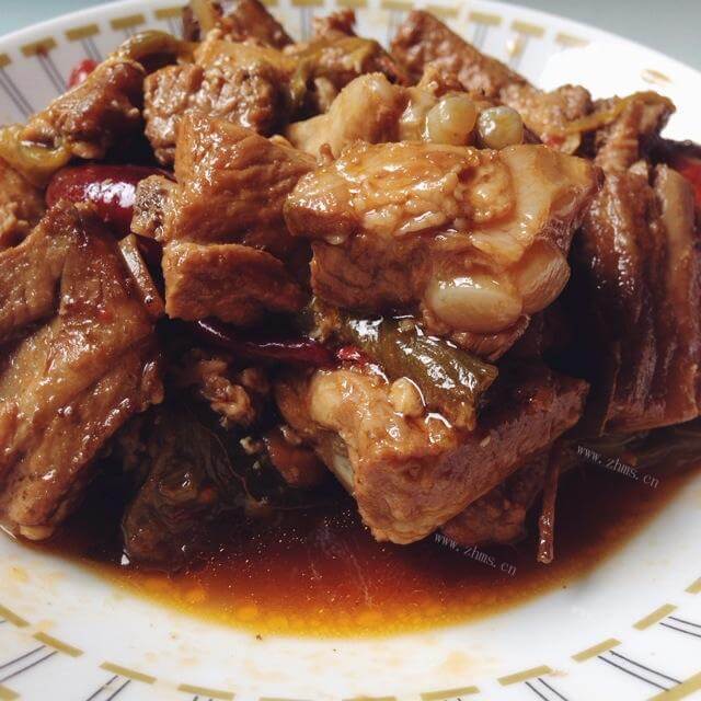 美味的胡萝卜玉米焖排骨