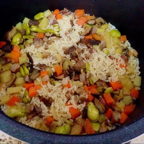 我爱吃香菇土豆肉丁焖饭