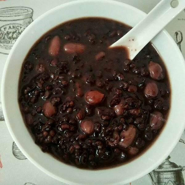 自制红豆墨米粥