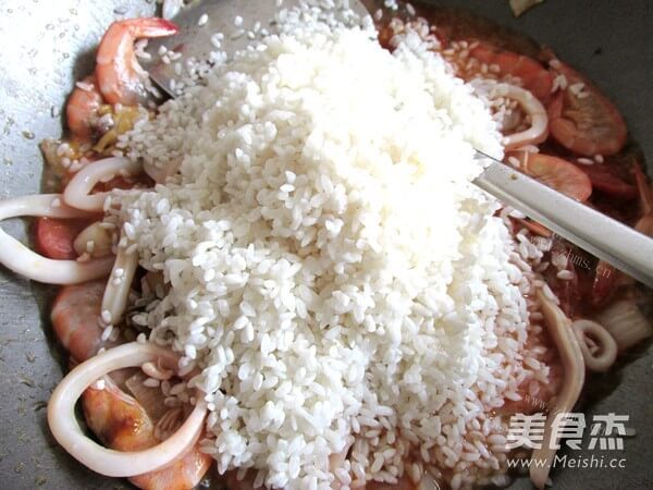 鲜甜海鲜鲍鱼饭做法图解6)