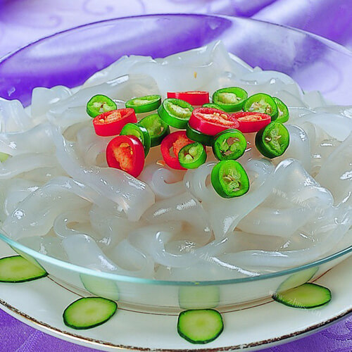 家常美食酸豆角拌红薯粉