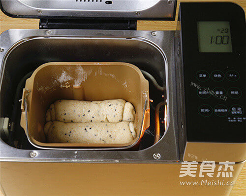 助消化全麦黑芝麻紫薯面包做法图解12)