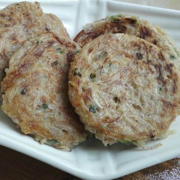 内嫩外酥的香葱蒸芋丝糕